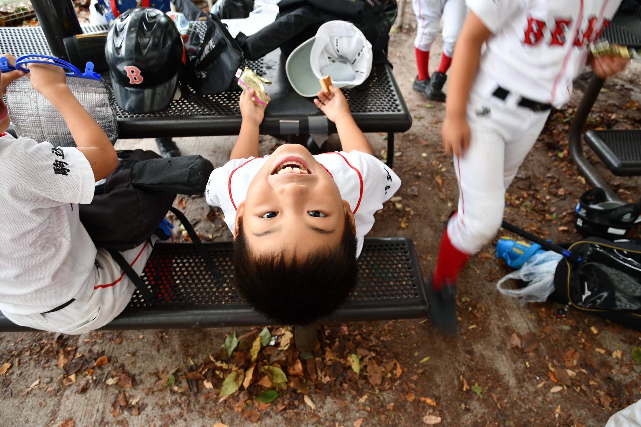 試合前、近隣の公園でアップして、軽食。