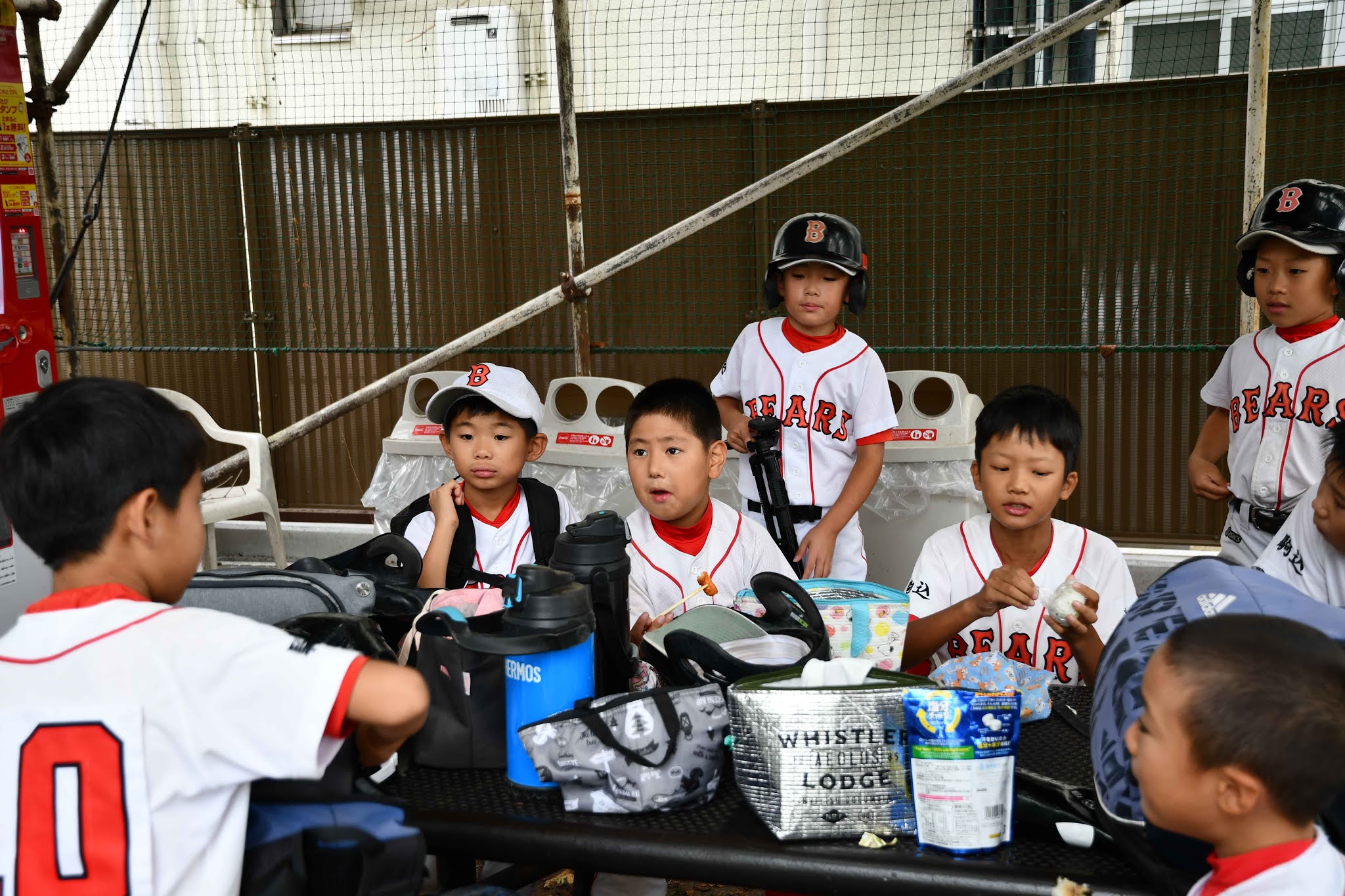 試合前、近隣の公園でアップして、軽食。