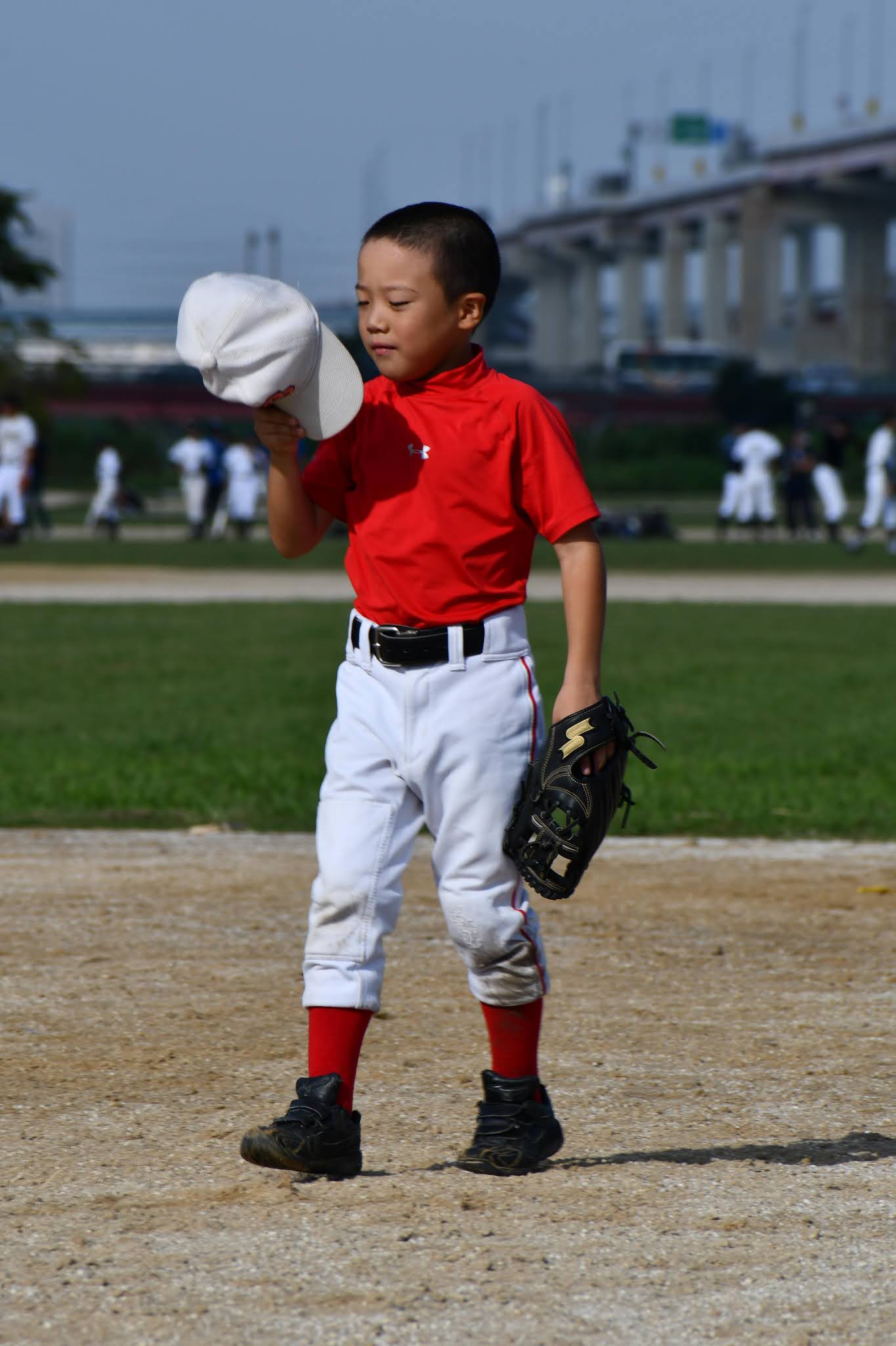 期待の1年生、おーい、帽子の中に何かいるのかい？