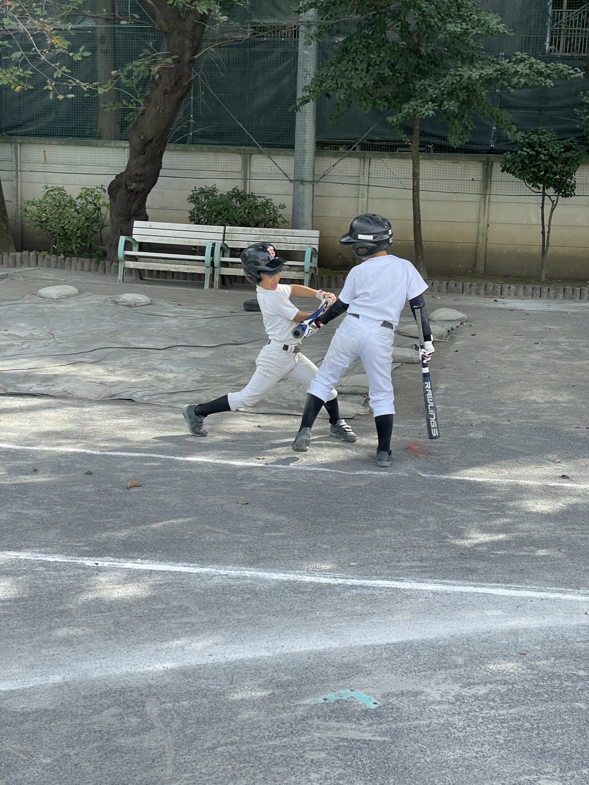 「ここ、こうかな？」「え？違うでしょ、こうじゃね？」なんて会話かな？😁