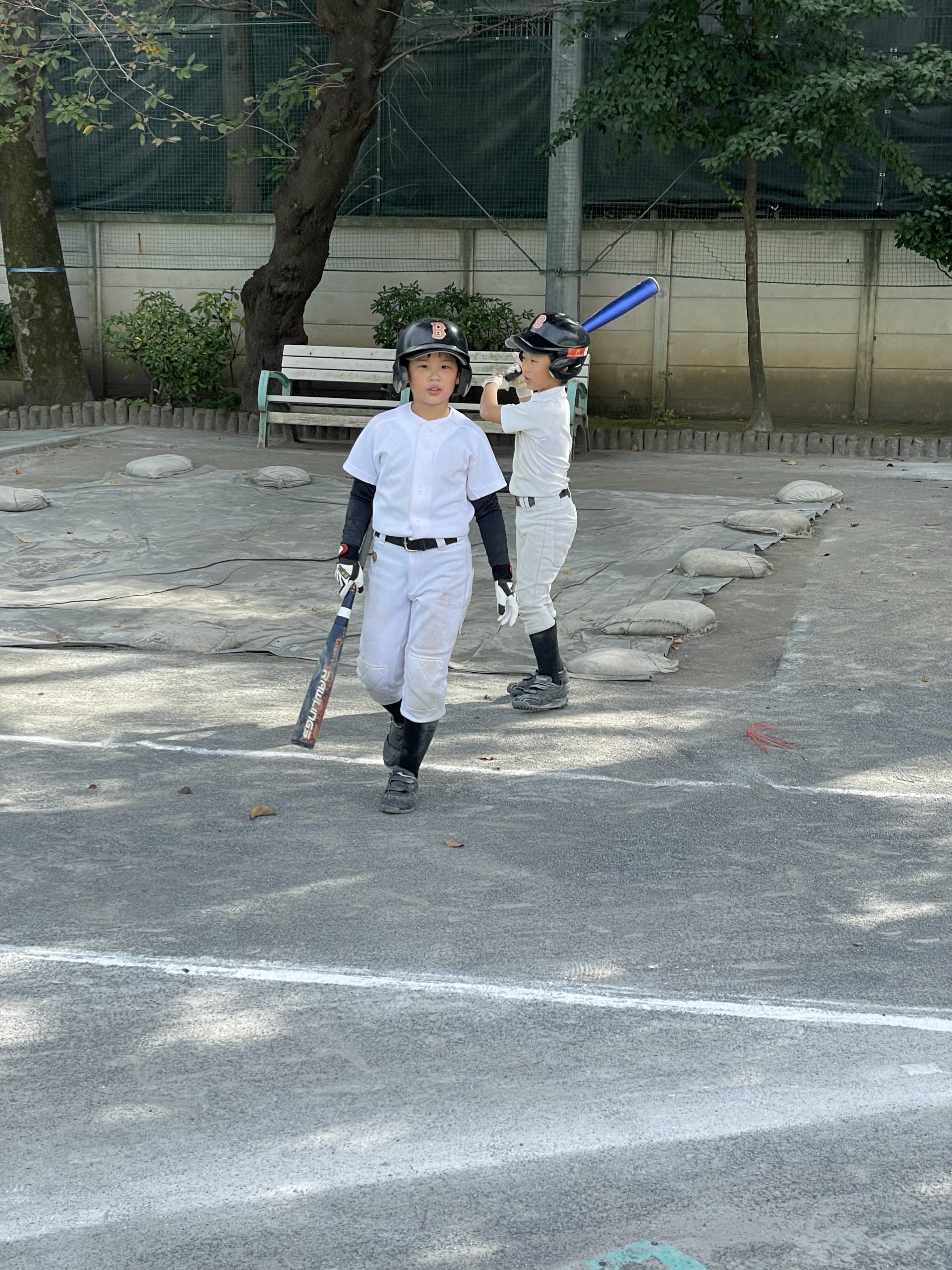 「ここ、こうかな？」「え？違うでしょ、こうじゃね？」なんて会話かな？😁