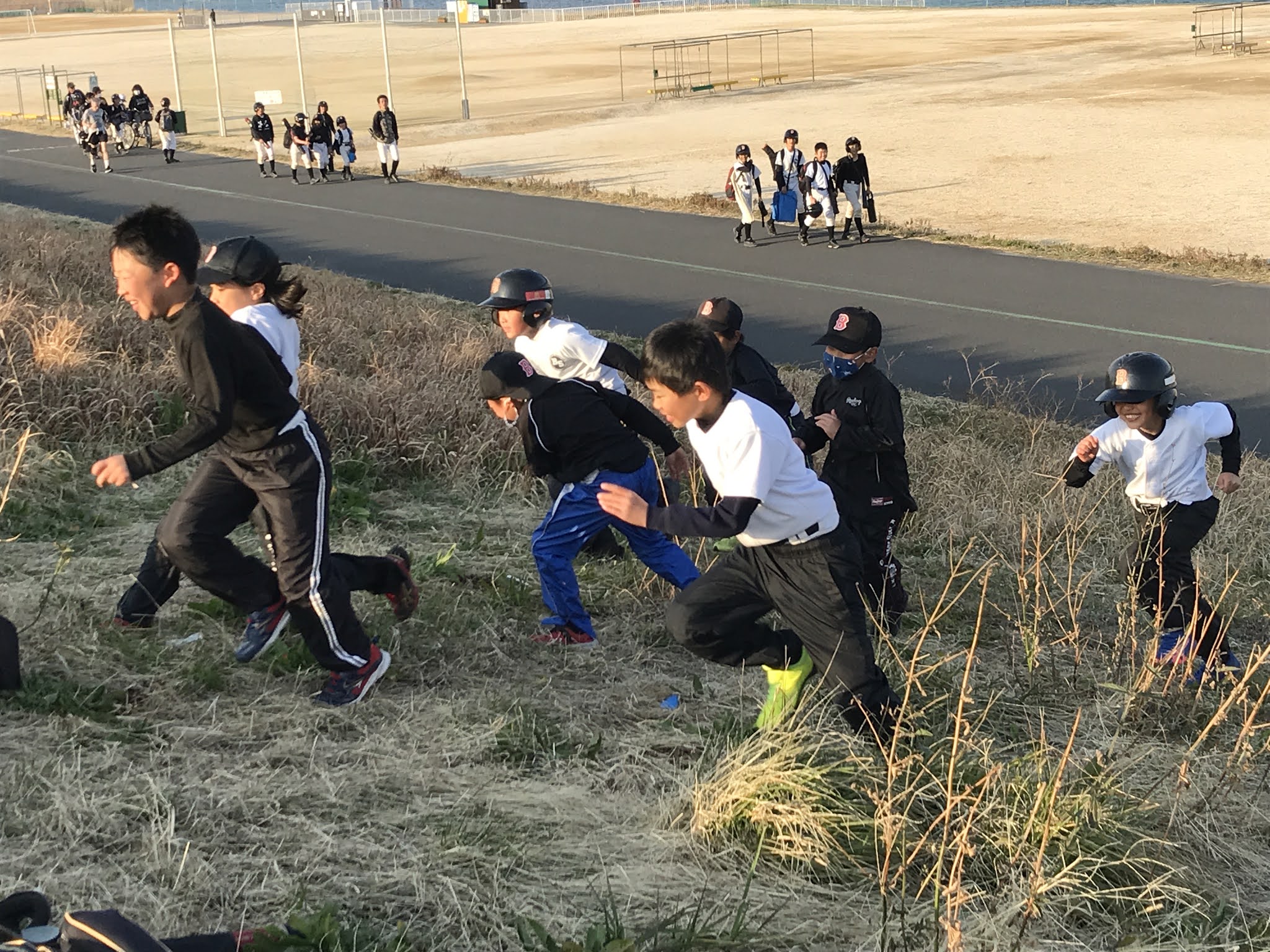 もはや河川敷練習恒例の・・・