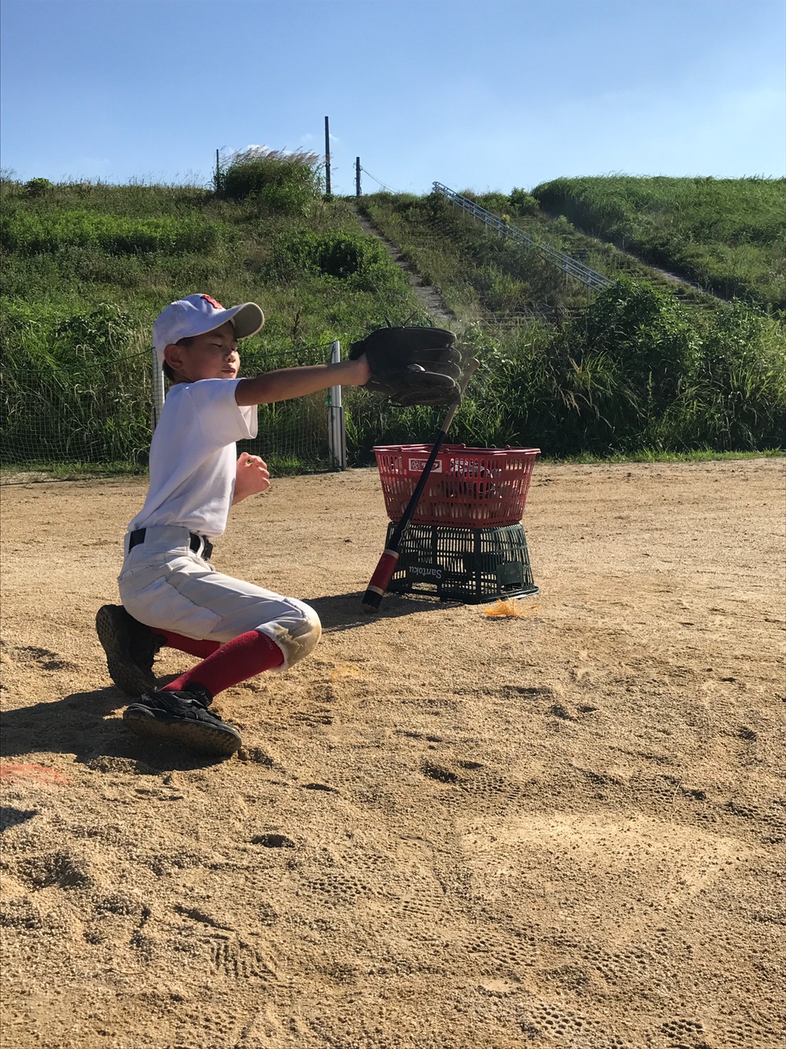 勝手にキャッチャーごっこはじめたり（様になってる！）