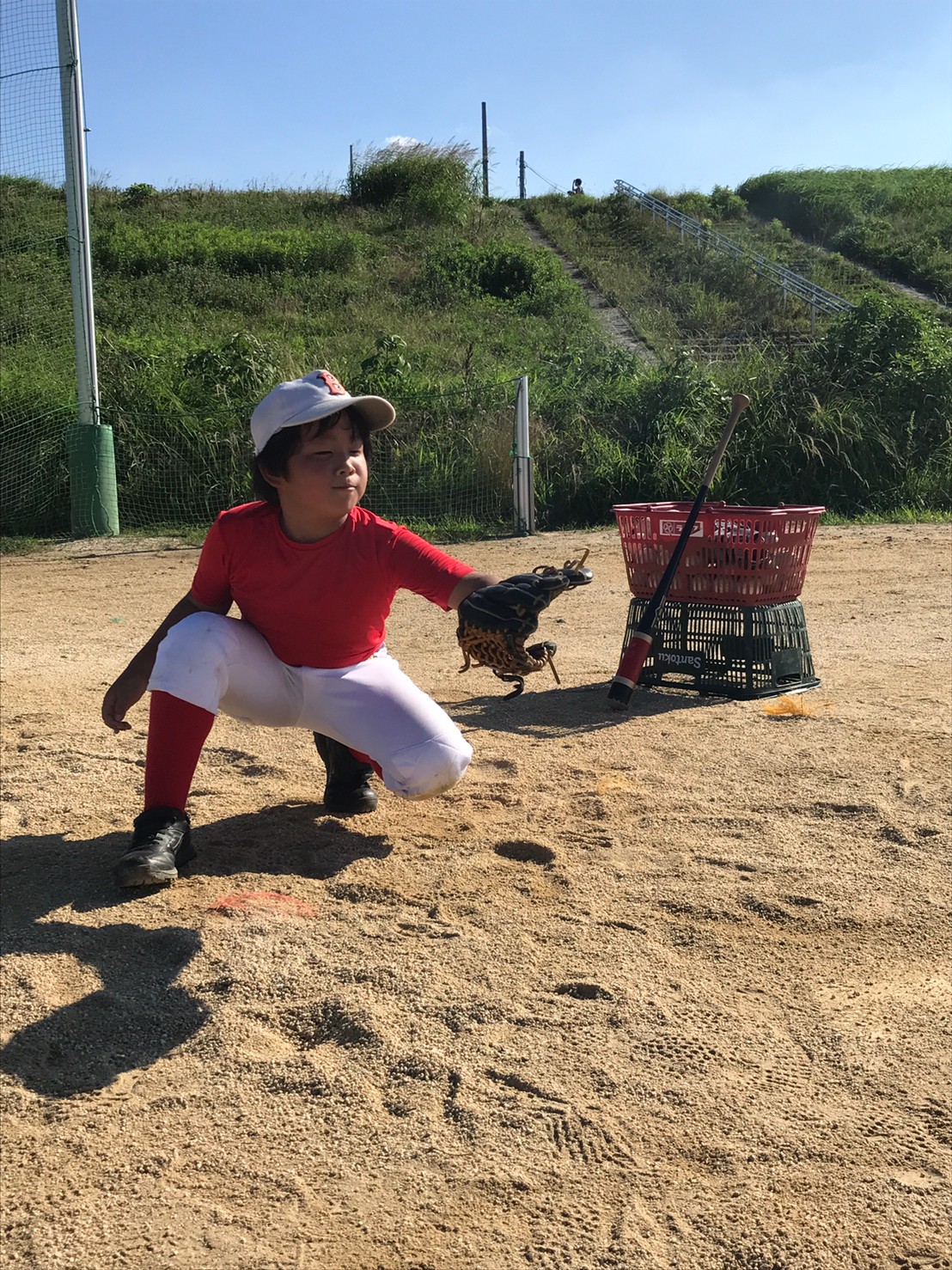 勝手にキャッチャーごっこはじめたり（様になってる！）