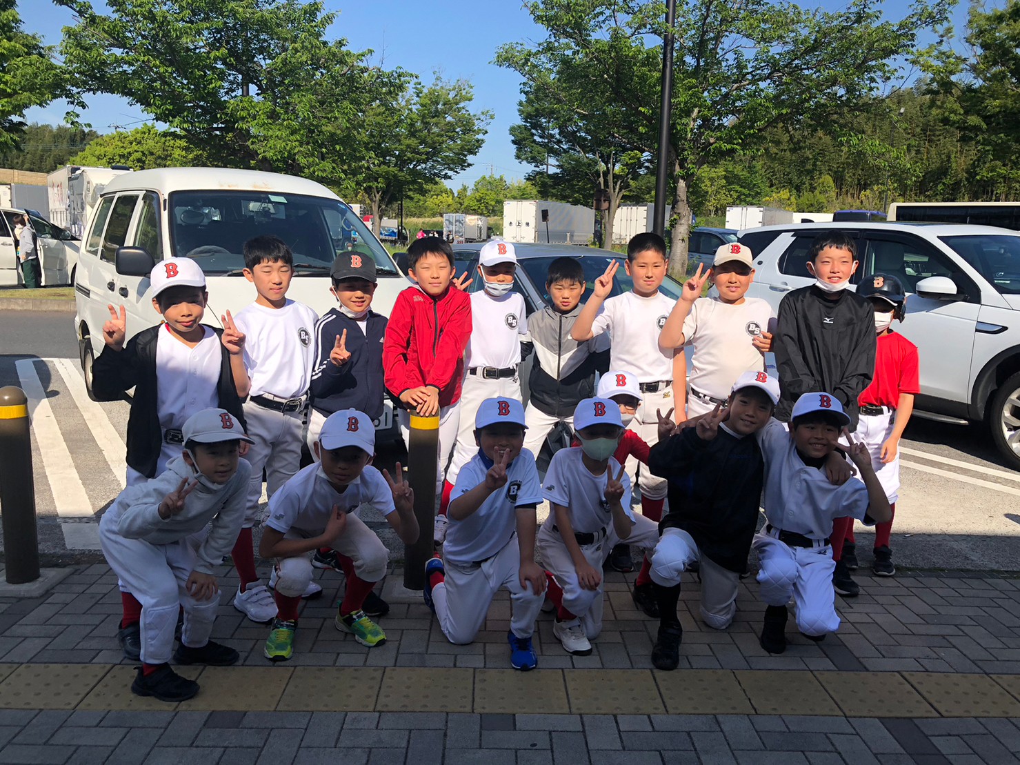 サービスエリアでの一コマ<br>（なんとか同じサービスエリアで会えた子供たち）