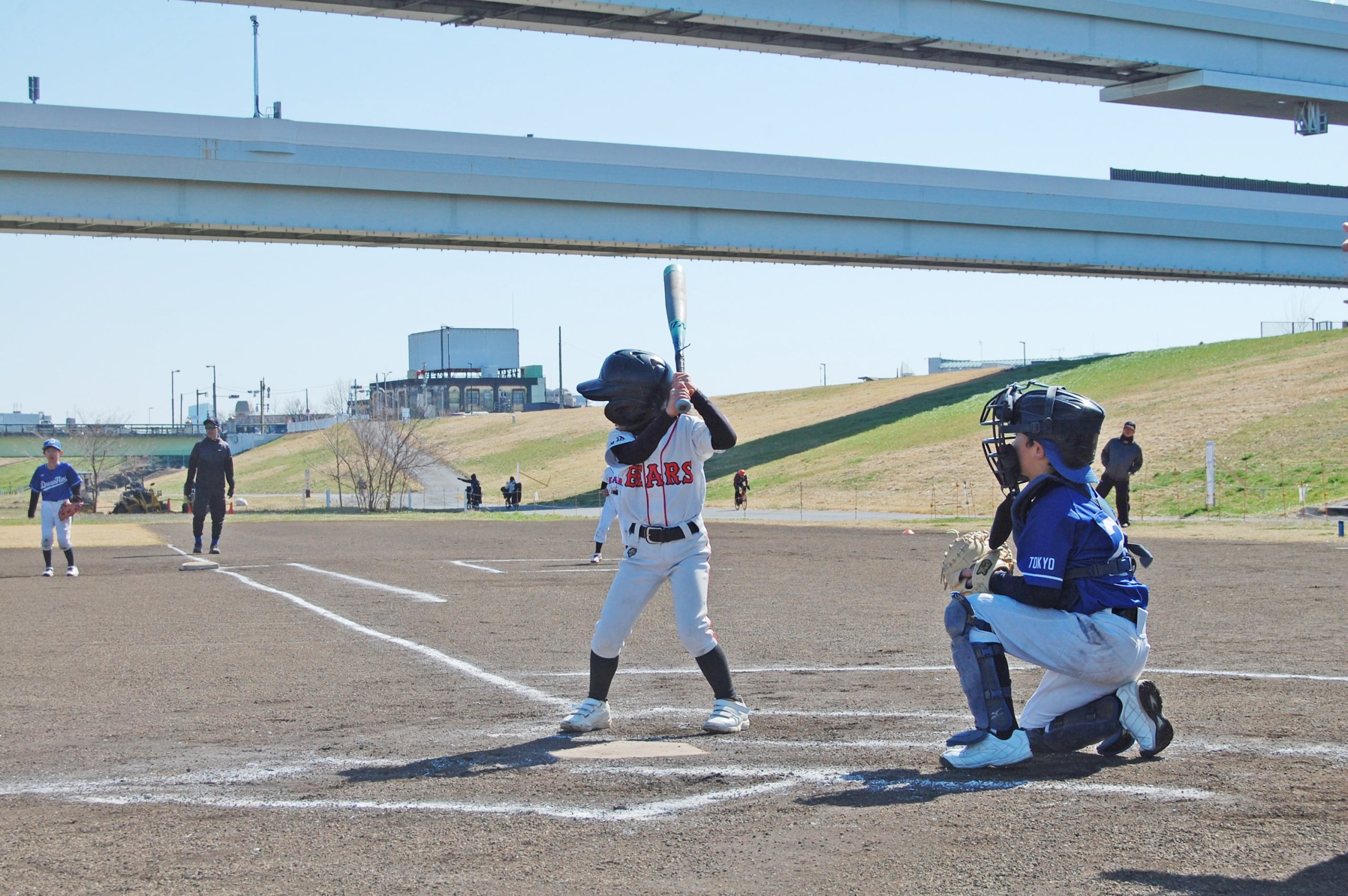 見事なバントで出塁！　